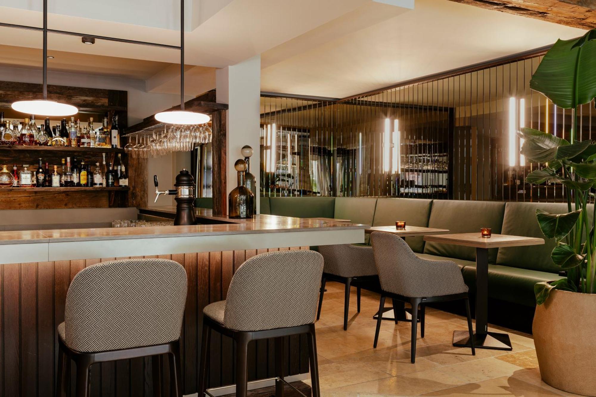 Schloss Zermatt - Cbd & Adaptogenic Spa And Sport Hotel ภายนอก รูปภาพ