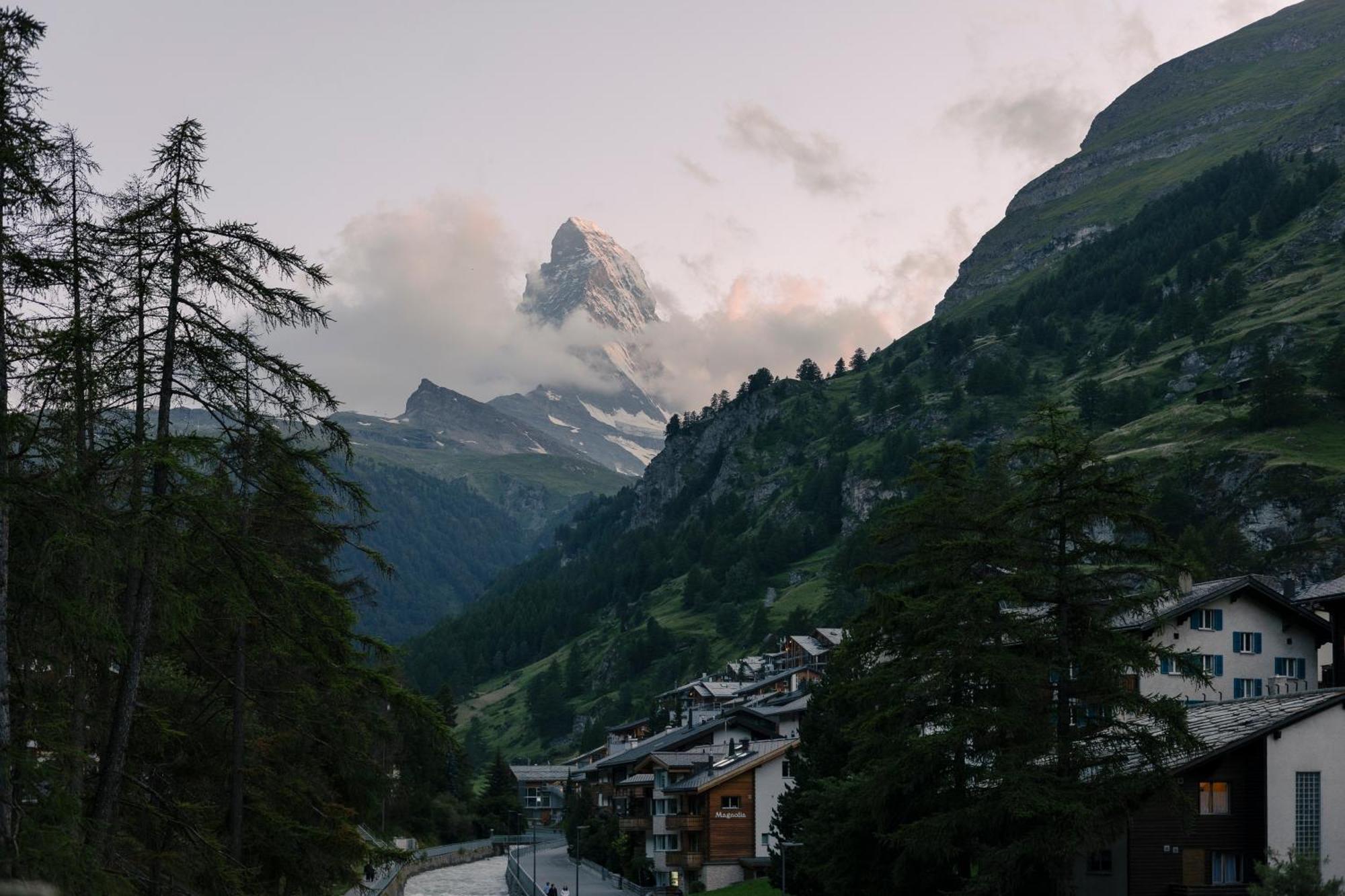 Schloss Zermatt - Cbd & Adaptogenic Spa And Sport Hotel ภายนอก รูปภาพ