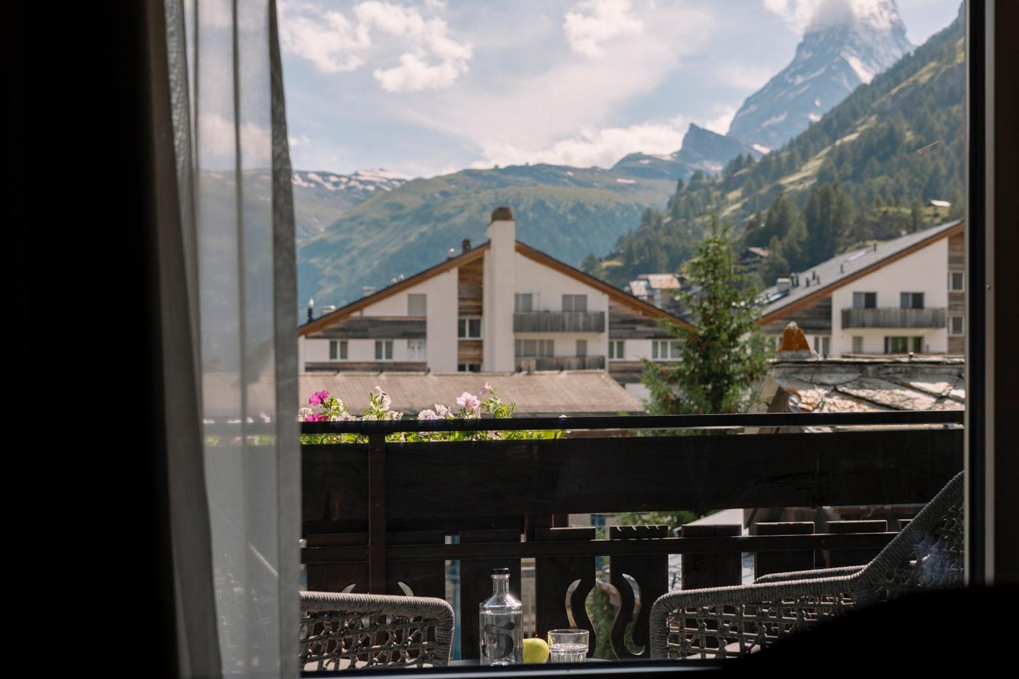 Schloss Zermatt - Cbd & Adaptogenic Spa And Sport Hotel ภายนอก รูปภาพ