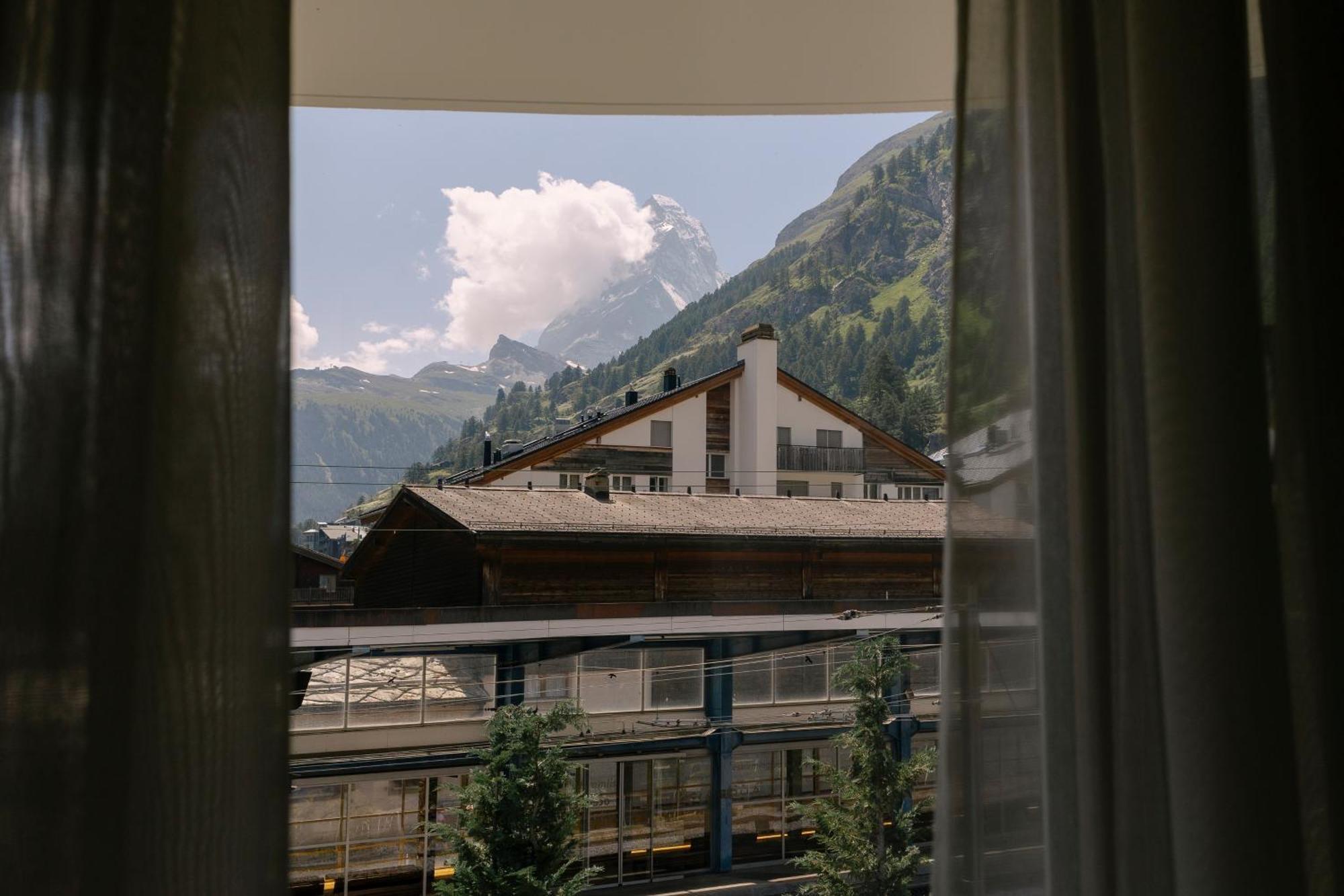 Schloss Zermatt - Cbd & Adaptogenic Spa And Sport Hotel ภายนอก รูปภาพ