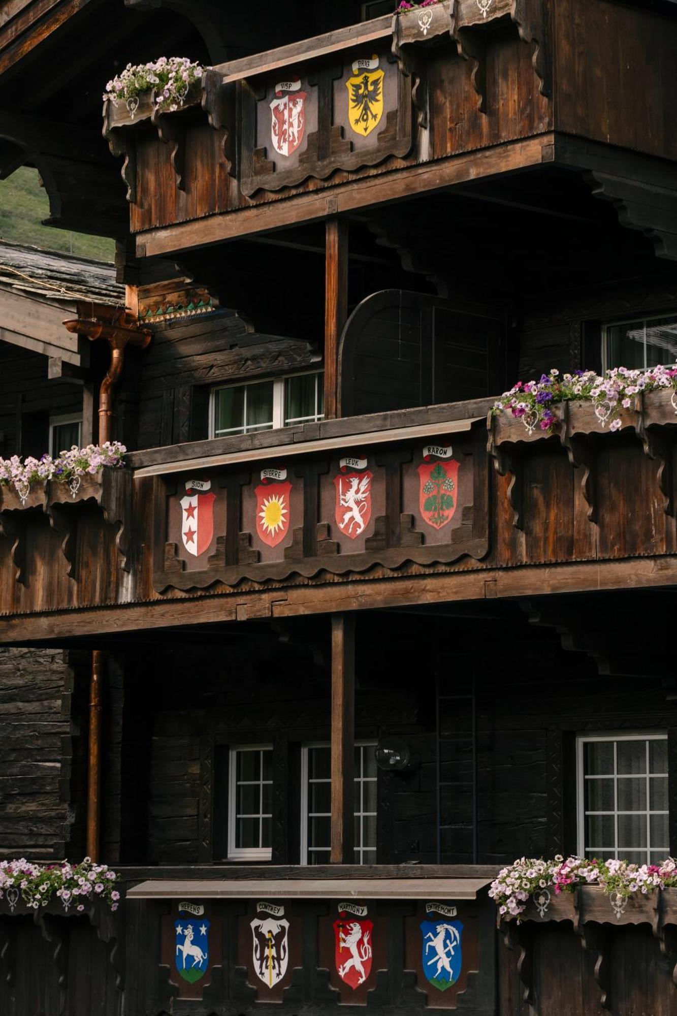 Schloss Zermatt - Cbd & Adaptogenic Spa And Sport Hotel ภายนอก รูปภาพ