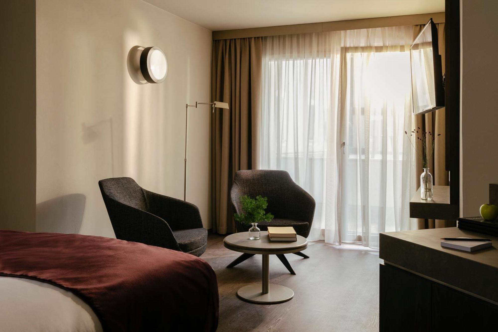 Schloss Zermatt - Cbd & Adaptogenic Spa And Sport Hotel ภายนอก รูปภาพ