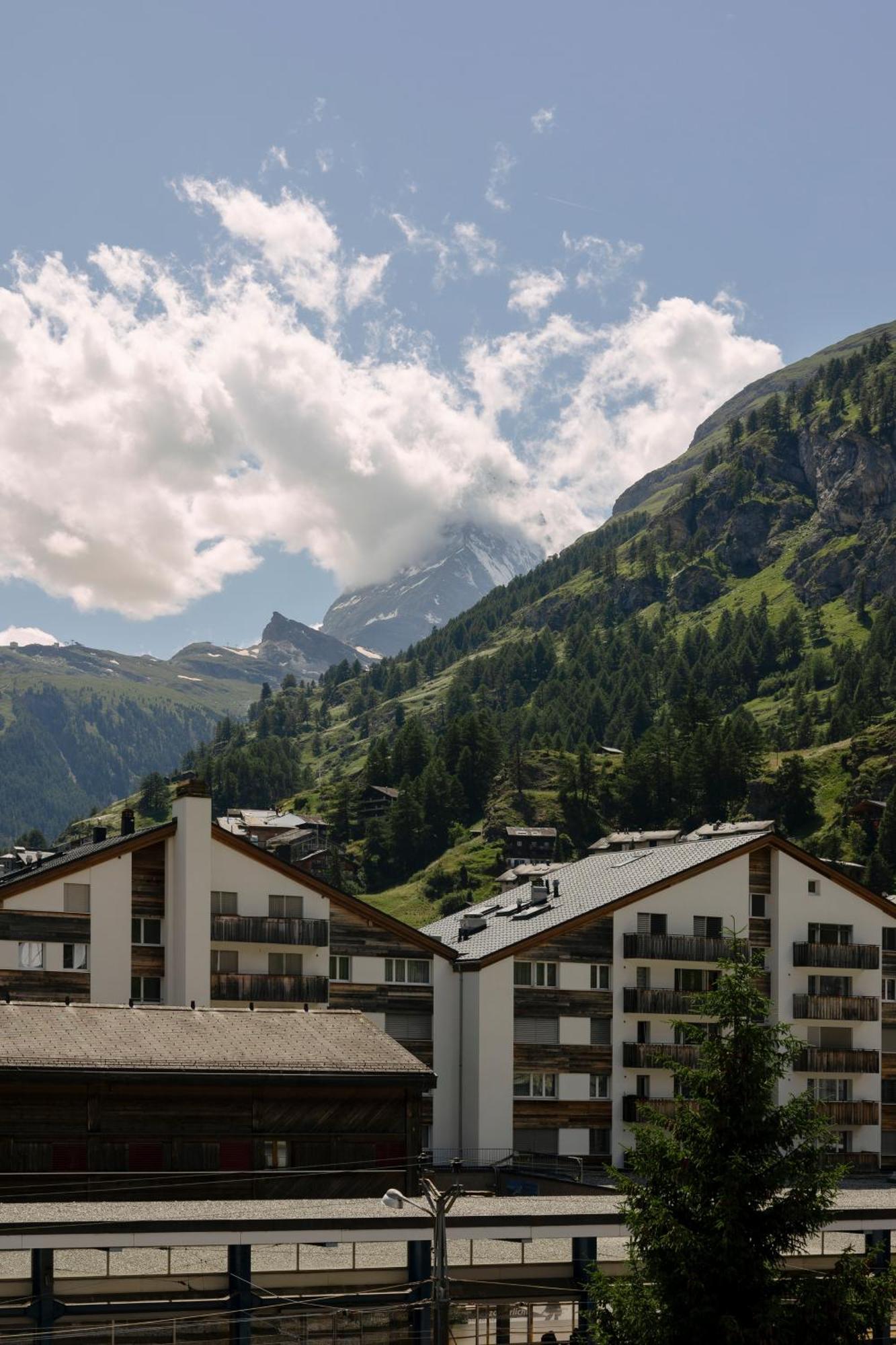 Schloss Zermatt - Cbd & Adaptogenic Spa And Sport Hotel ภายนอก รูปภาพ