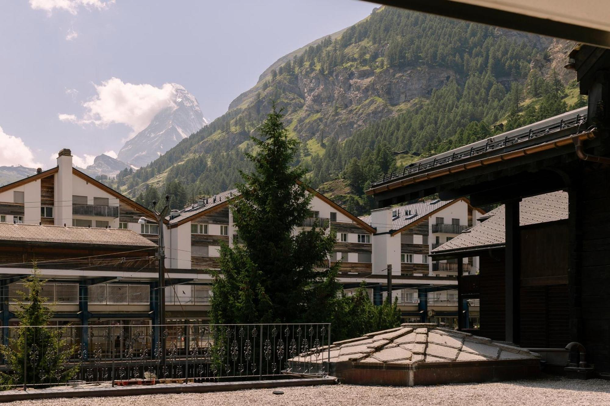 Schloss Zermatt - Cbd & Adaptogenic Spa And Sport Hotel ภายนอก รูปภาพ