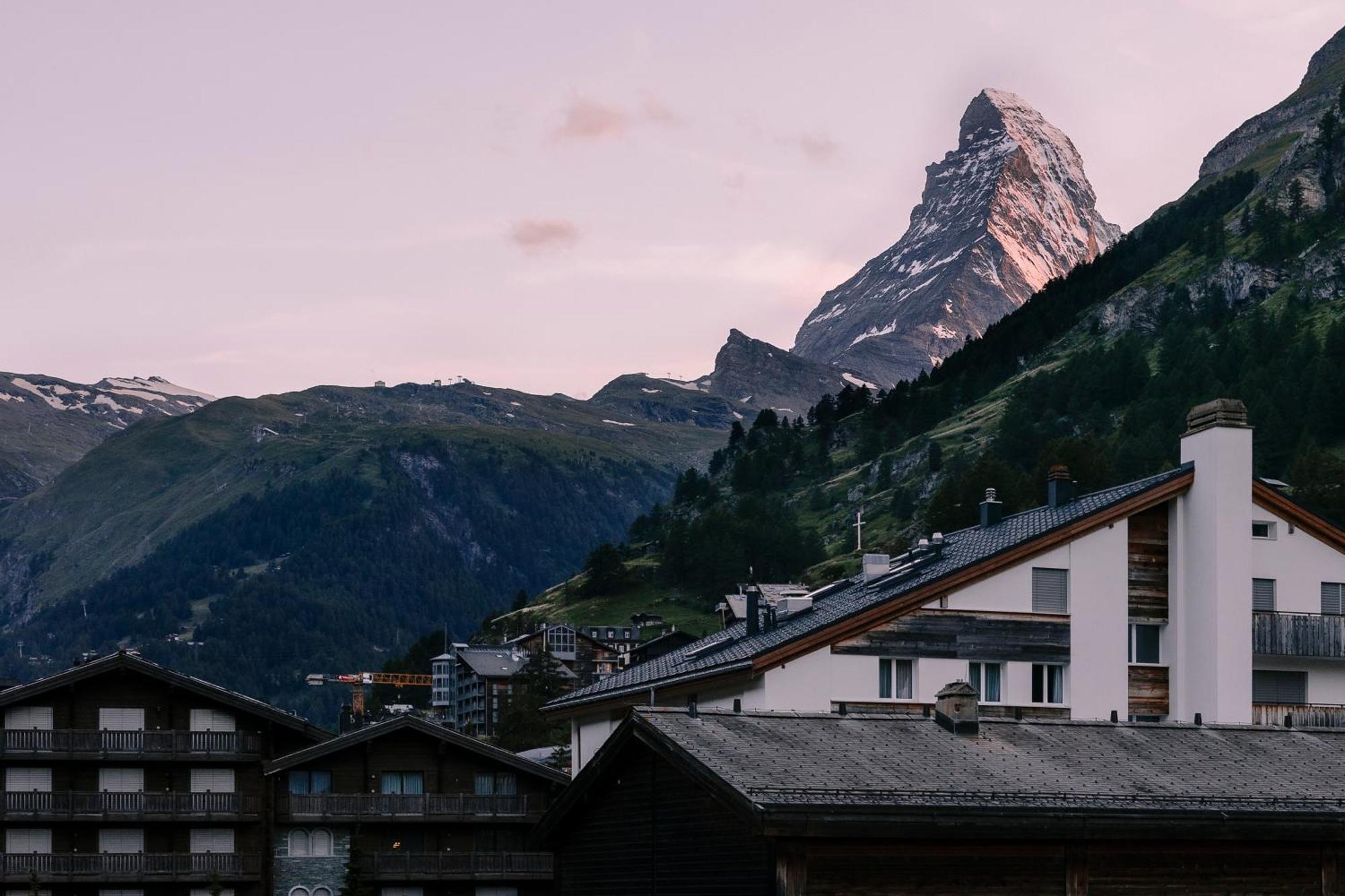 Schloss Zermatt - Cbd & Adaptogenic Spa And Sport Hotel ภายนอก รูปภาพ