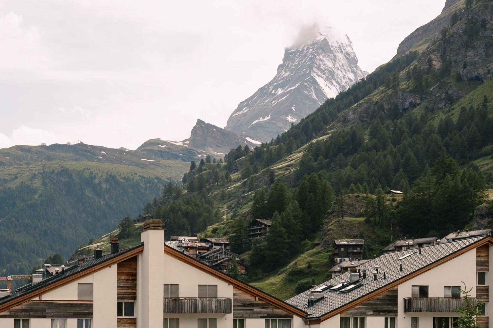 Schloss Zermatt - Cbd & Adaptogenic Spa And Sport Hotel ภายนอก รูปภาพ